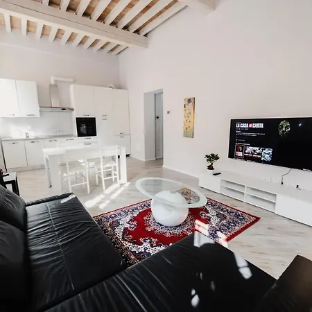 Cathedral Elegant Parme